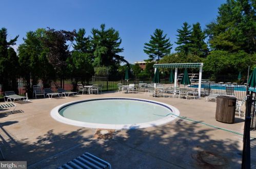 7523 Heatherton Ln, Rockville MD  20854-3232 exterior