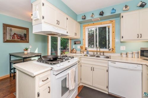 2526 Morris Thomas Rd, Duluth MN 55811-3264 exterior