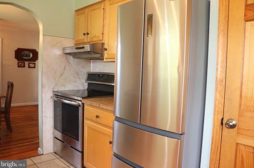 727 Chestnut St, Limerick PA 19468-2117 exterior