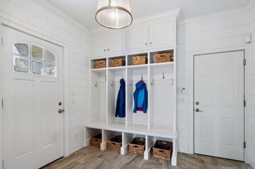 19 Indian Spg Rd, Norwalk CT 06853-1304 exterior