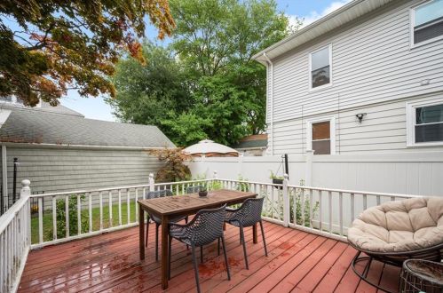 655 Pleasant Vly Pkwy, Providence RI 02908-4214 exterior