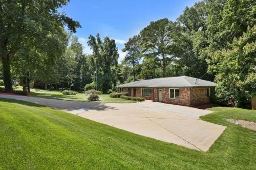 661 Old Norcross Tucker Rd, Tucker, GA 30084-1624