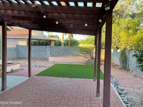 5049 Blackbird Dr, Tucson AZ 85742-5110 exterior