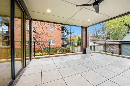 3929 Greenview Ave, Chicago IL 60613-2504 exterior