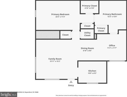 2207 Foxmeadow Dr, Limerick PA 19468-1572 exterior