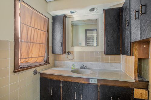 1223 Aberdeen St, Grand Rapids MI 49505-3884 exterior