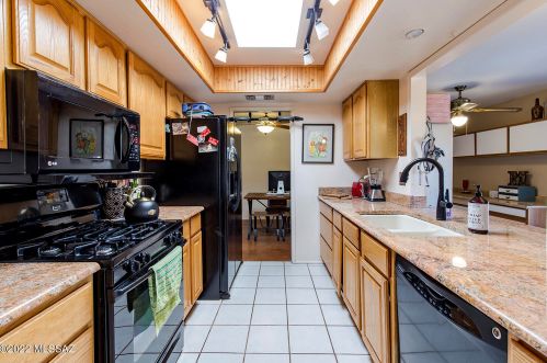 1424 Chapala Dr, Tucson AZ  85704-2037 exterior