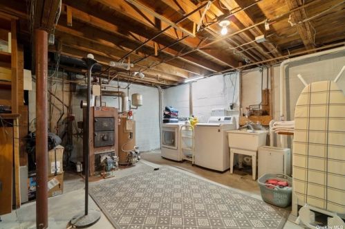 33 Hazard Ave, Huntington Station NY 11746-3726 exterior