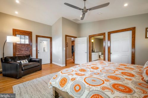 104 Monroe Ave, Alexandria VA 22301-1922 exterior