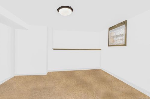 256 260th St, Bronx NY 10471-1822 exterior