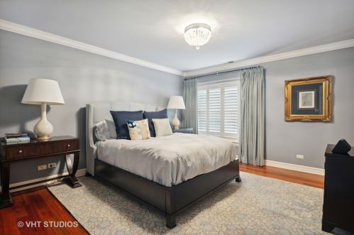 832 Colfax Ave, Elmhurst IL 60126-4535 exterior