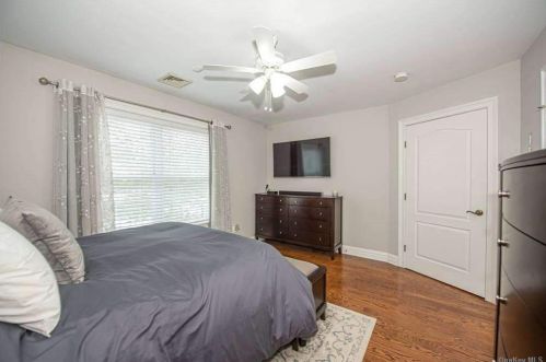 30 Della Dr, Babylon NY 11704-6240 exterior