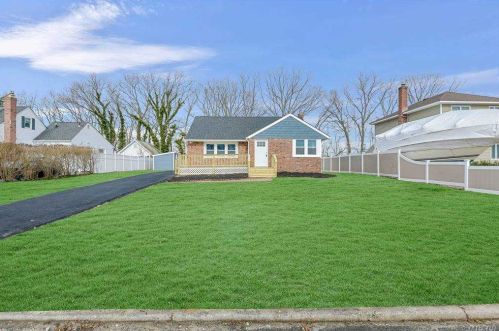 37 Astor Ct, Commack NY 11725-3723 exterior