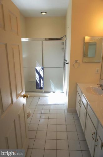 21 Fallview Ct, Trenton NJ 08690-3216 exterior