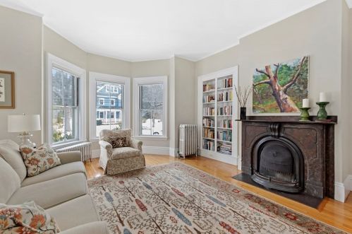 42 Maple St, Newton MA 02458-1712 exterior