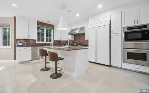 3 Pne Ter, Demarest NJ 07627-1214 exterior