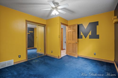 1404 Wolf Lake Rd, Meskegon MI 49442-1948 exterior