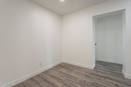 5039 18 Ave, Phoenix AZ 85015-6121 exterior