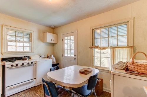 1487 Mercer Ave, Atlanta GA 30337-1515 exterior