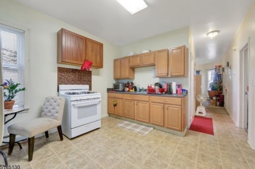 384 Morrissee Ave, Paterson NJ 07508-1311 exterior