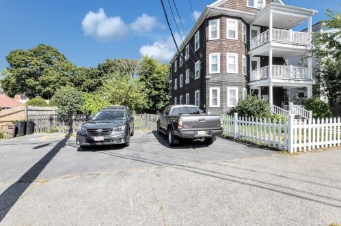 686 Metropolitan Ave, Boston MA exterior