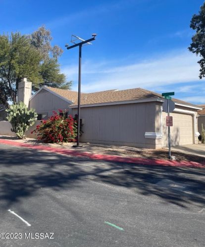 4372 Blacksmith St, Tucson, AZ 85741-4002