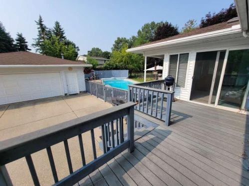 1849 Lawnel Ave, Meskegon MI 49441-3743 exterior