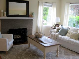 8246 Corliss Ave, Seattle WA  98103-4525 exterior