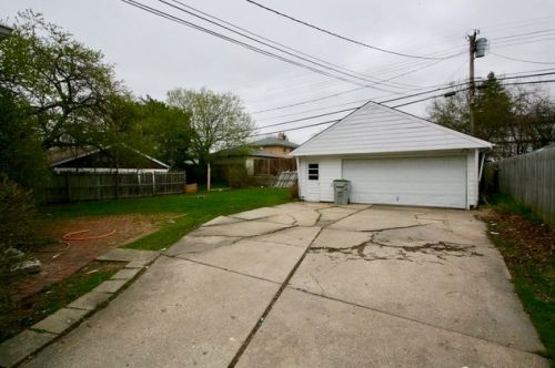 4936 108th St, Milwaukee WI  53225-3804 exterior