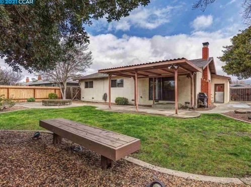 4824 Cherokee Dr, Concord CA 94521-2119 exterior