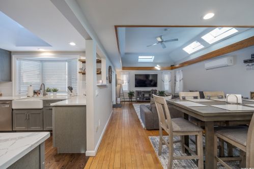 51 Fordham St, Valley Stream NY 11581-3223 exterior