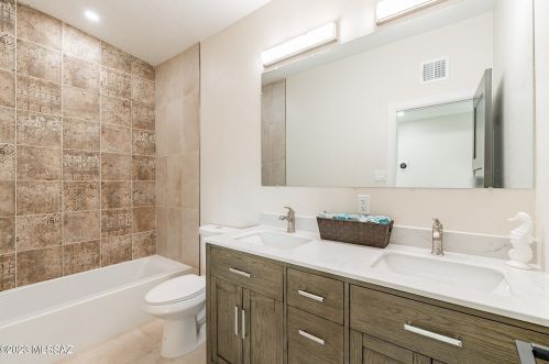 5862 Camino Arenosa, Tucson AZ  85718-4650 exterior