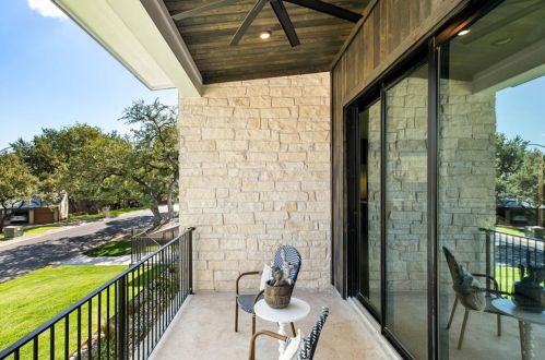 8512 Appalachian Dr, Austin TX 78759-7930 exterior