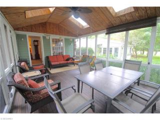 30600 Manhasset Dr, Cleveland OH  44140-1157 exterior