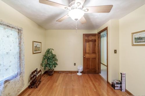 10 Montclair Dr, Enfield CT 06082-3025 exterior