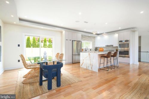 6627 Lincoln Dr, Philadelphia PA exterior