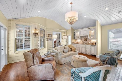 1647 Riverside Dr, Gainesville GA 30501-1837 exterior