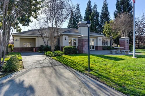 700 Diamond Glen Cir, Folsom CA 95630-3157 exterior