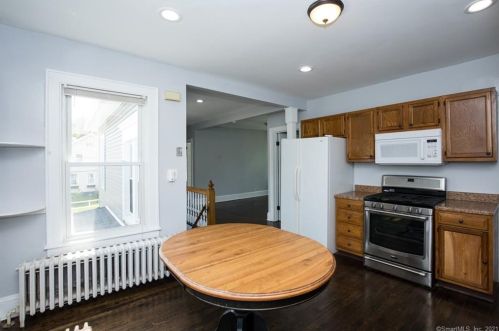 67 Orchard St, Wallingford CT 06492-4130 exterior