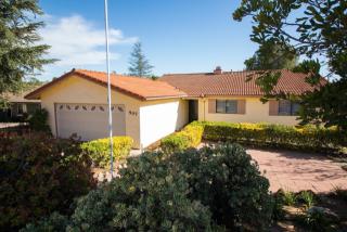 907 La Rue Ave, Fallbrook CA  92028-3562 exterior