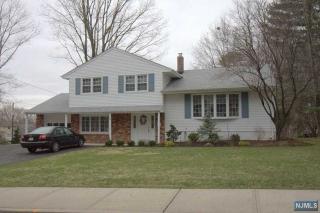 2 Hillcrest Ave, Montvale, NJ 07645-2228