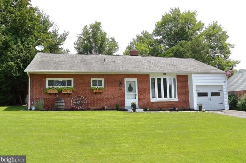 59 Pilgrim Dr, Lancaster, PA 17603-6450