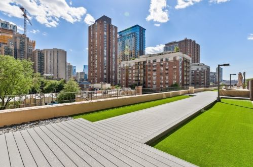 33 Delaware Pl, Chicago IL  60610-8115 exterior