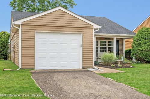 8 Leighton Ln, Lakehurst NJ  08759-6711 exterior