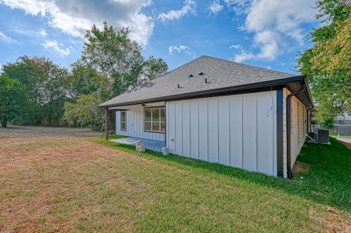 146 Bermuda Cir, Montgomery TX 77356-8205 exterior