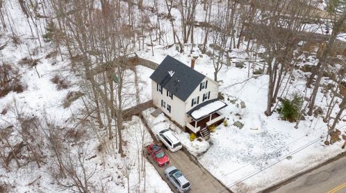 41 Bay Rd, Newmarket NH 03857-1711 exterior