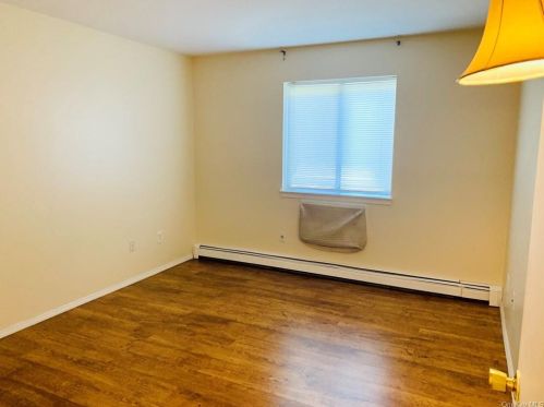 1 Ruth Ct, Middletown NY 10940-5328 exterior