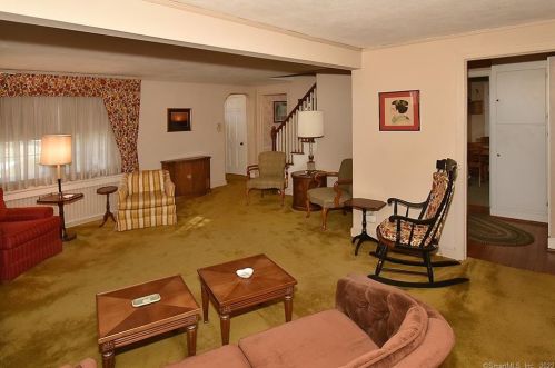 1052 Plymouth St, Windsor CT 06095-3653 exterior