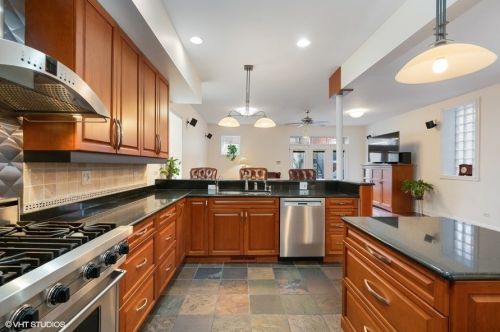 3705 Magnolia Ave, Chicago IL 60660-1496 exterior