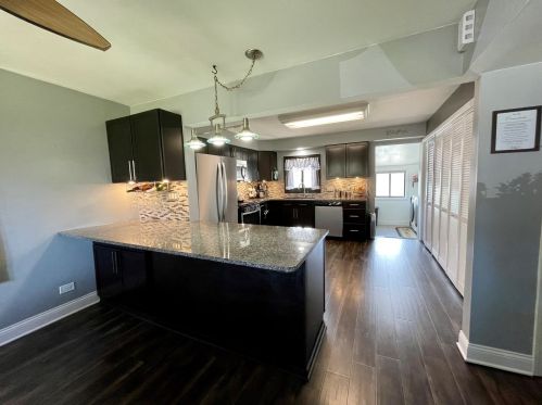 496 Howard Ave, Elmhurst, IL 60126-2023